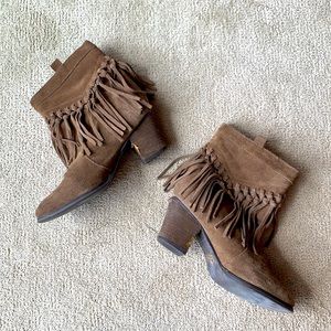 Sbicca size 8 fringe booties